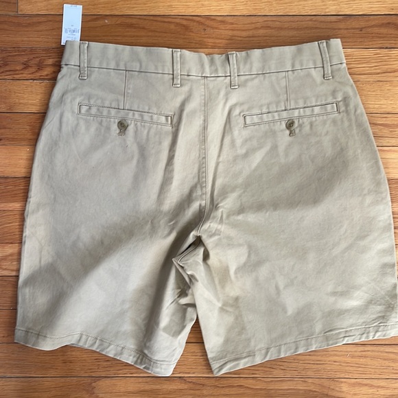 Gap men’s tan shorts 33” waist 8” inseam - Picture 4 of 4